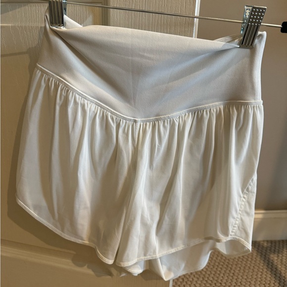 Lululemon Nulu and mesh high rise yoga short 3.5 - Picture 1 of 3